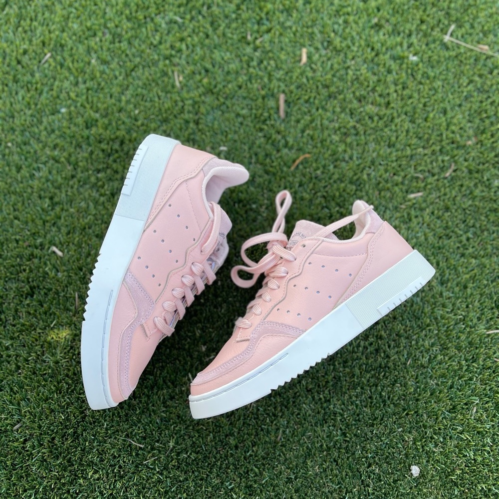 WOMENS ADIDAS SHOES 👟